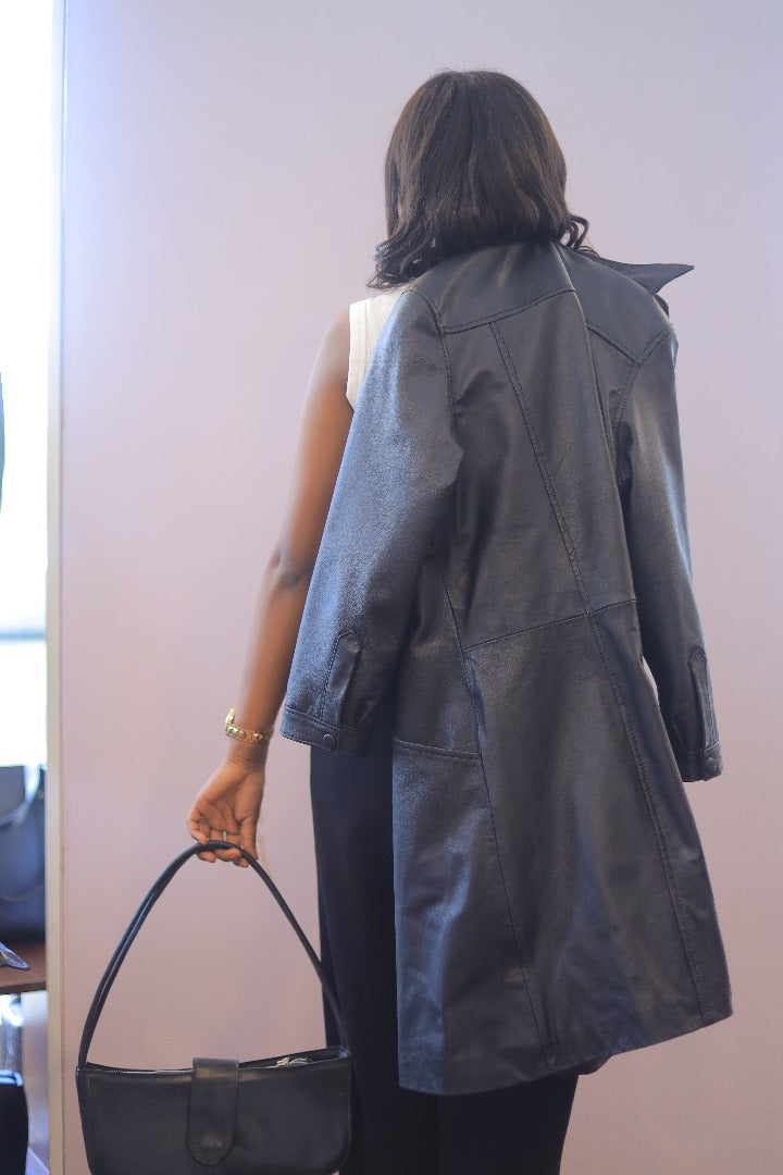 Black Leather Shoulder Bag – Stylish Crossbody with Secure Zip, Adjustable Strap & Inner Pockets